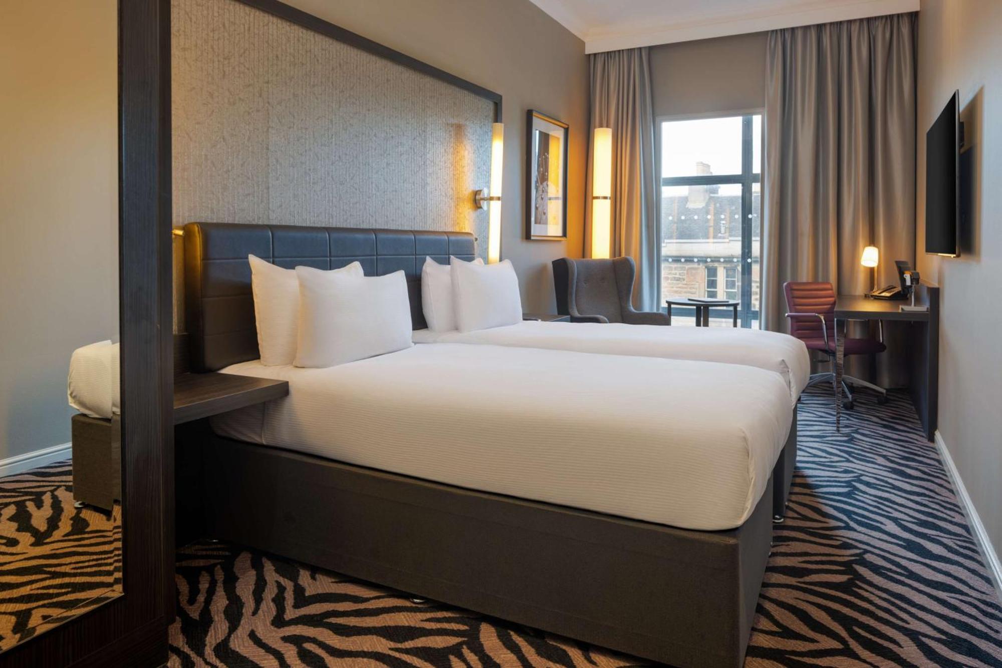 Doubletree By Hilton Edinburgh City Centre Экстерьер фото