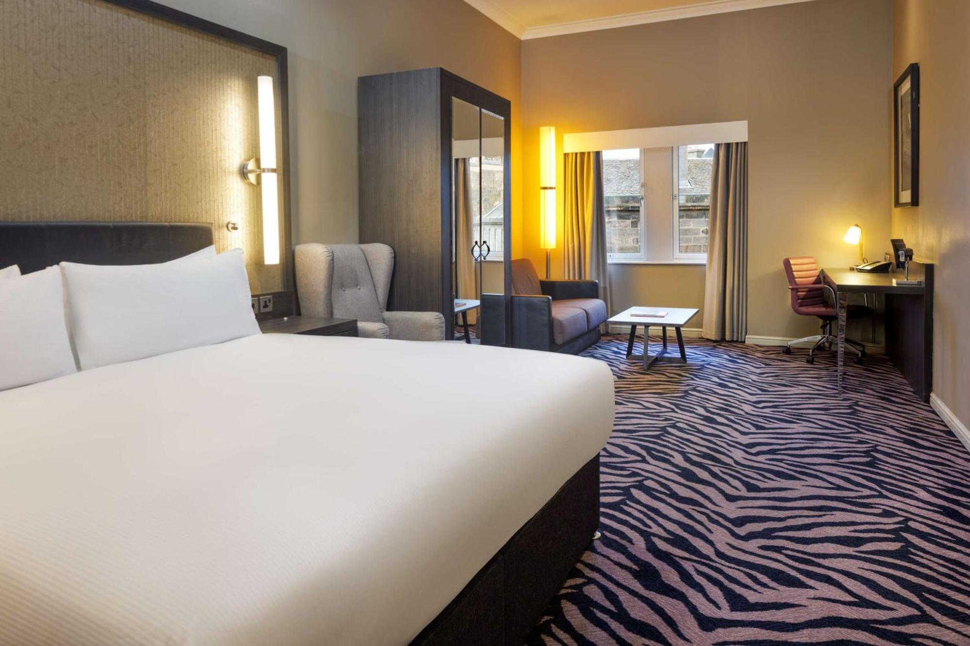 Doubletree By Hilton Edinburgh City Centre Экстерьер фото