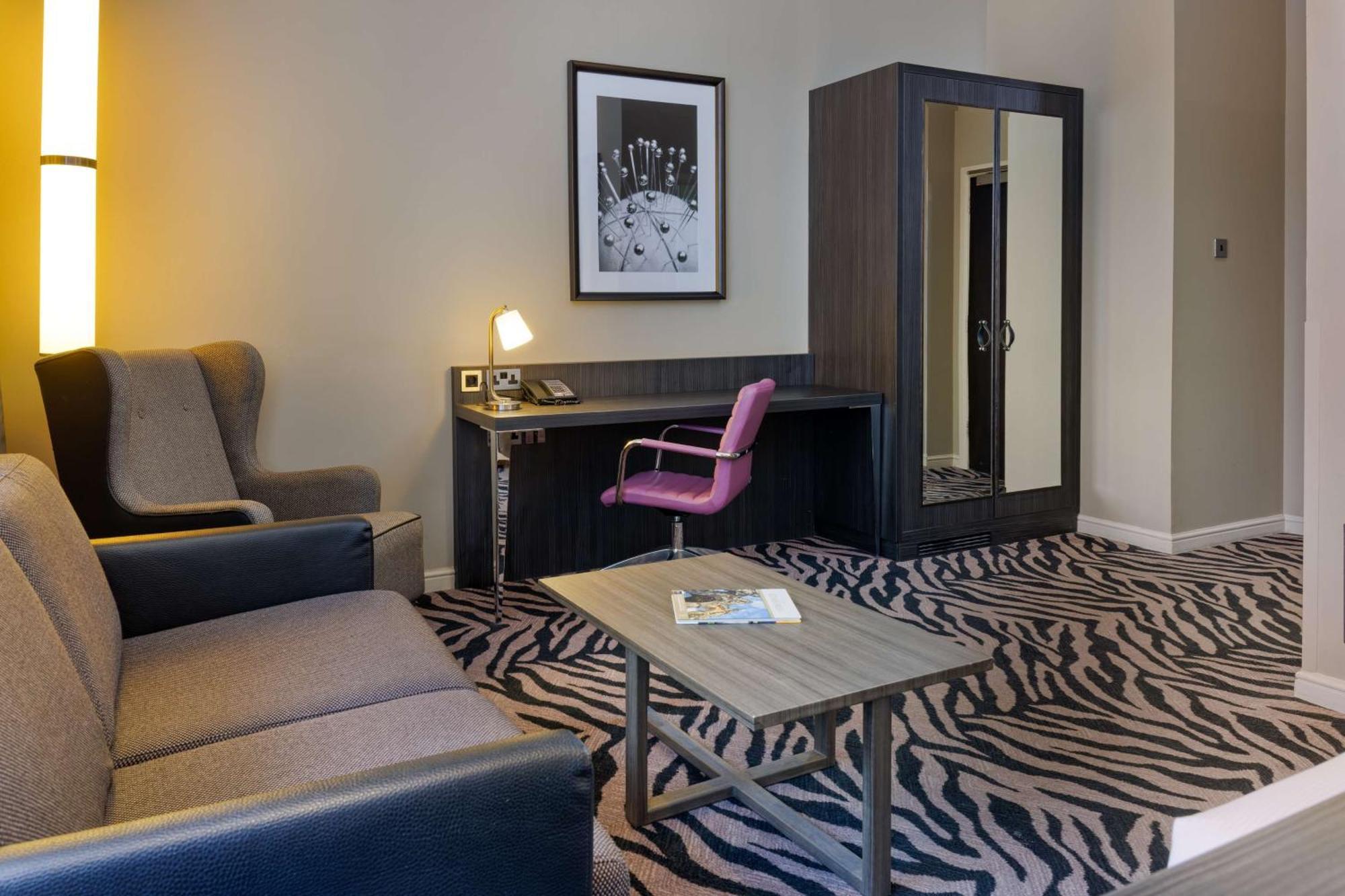 Doubletree By Hilton Edinburgh City Centre Экстерьер фото