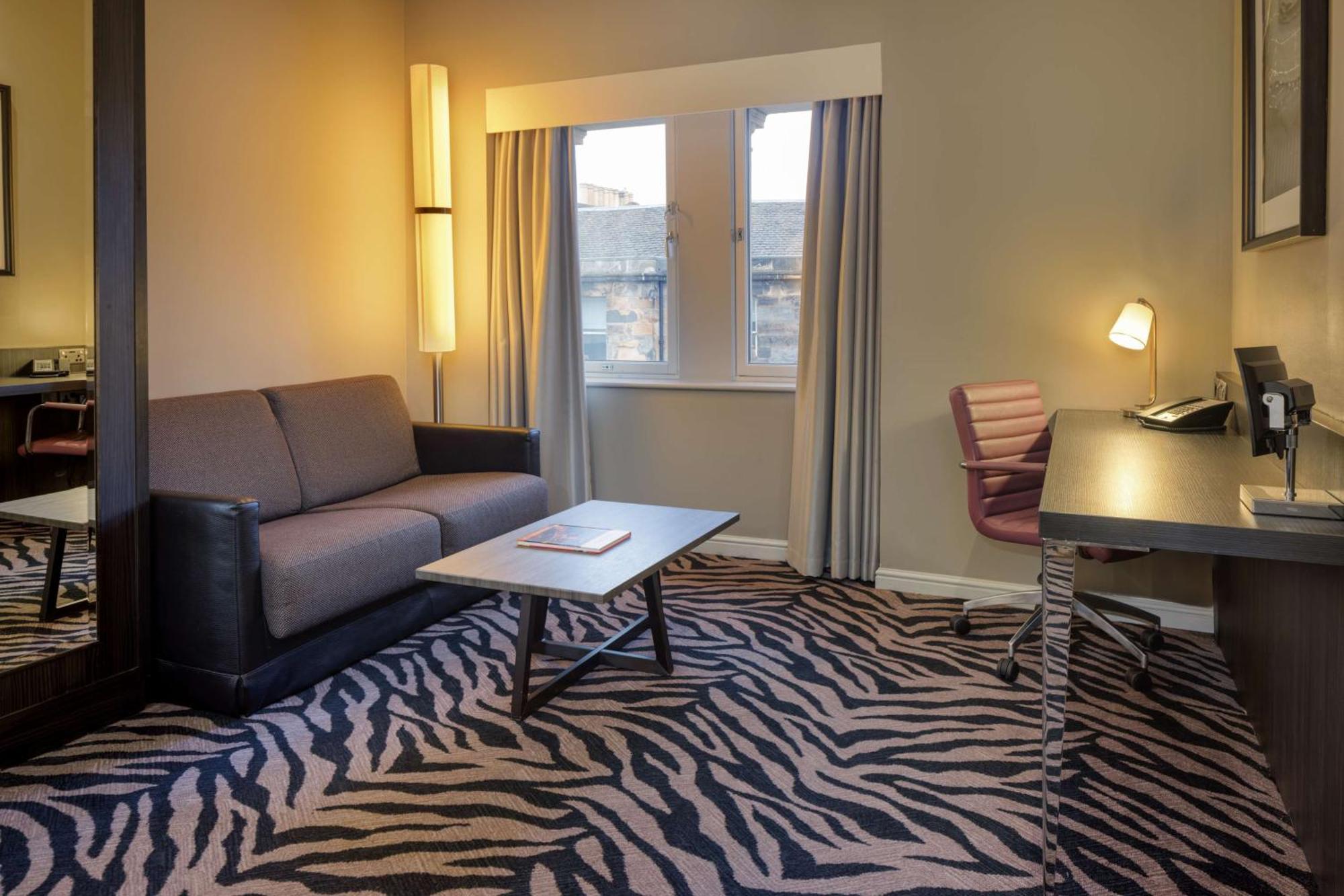Doubletree By Hilton Edinburgh City Centre Экстерьер фото
