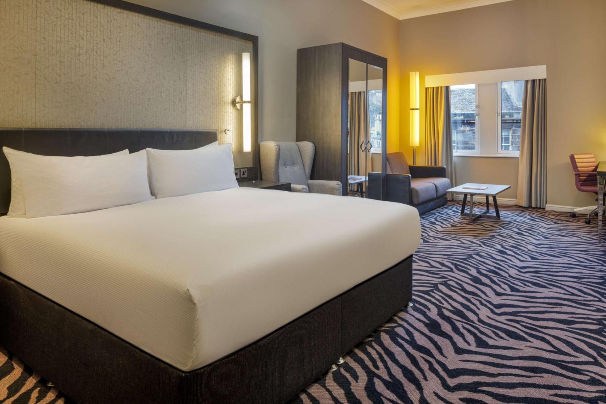Doubletree By Hilton Edinburgh City Centre Экстерьер фото