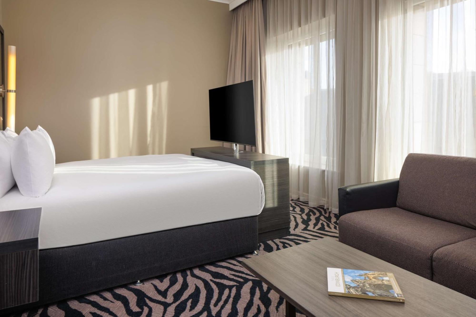 Doubletree By Hilton Edinburgh City Centre Экстерьер фото